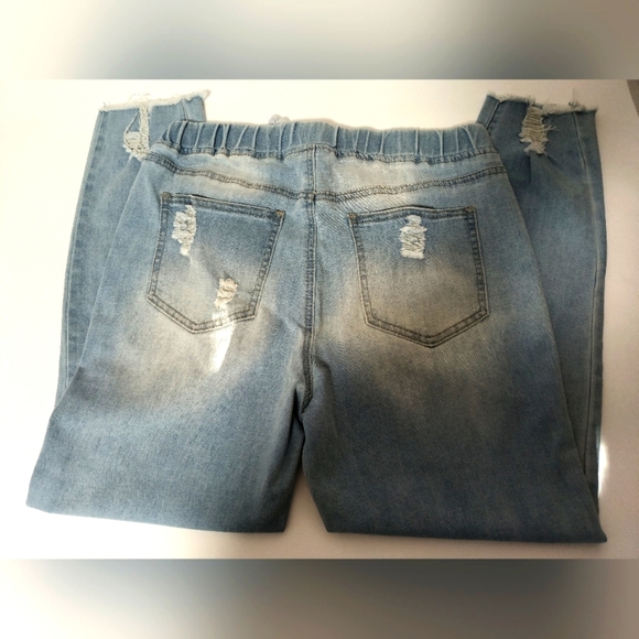 YMI Distressed Jeans Junior / Size Large - Picture 5 of 8
